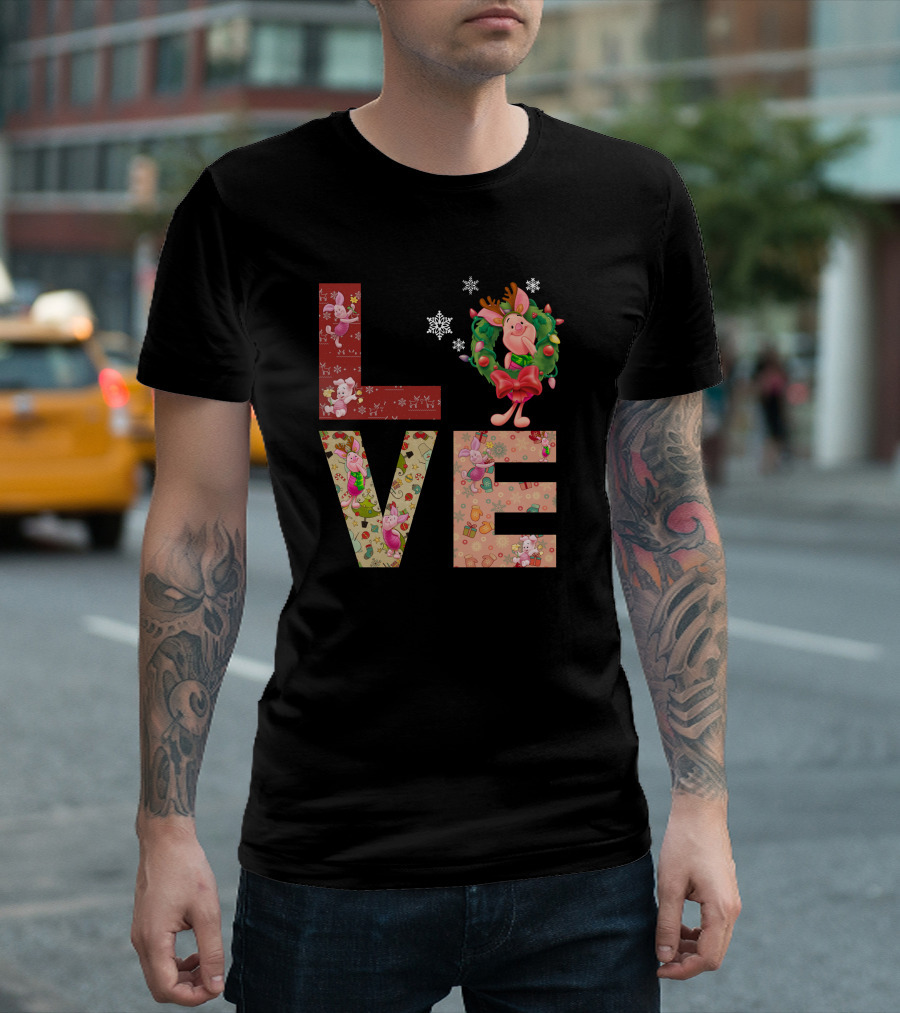 Love Christmas Piglet Reindeer Wreath Fun Snowflakes T-Shirt