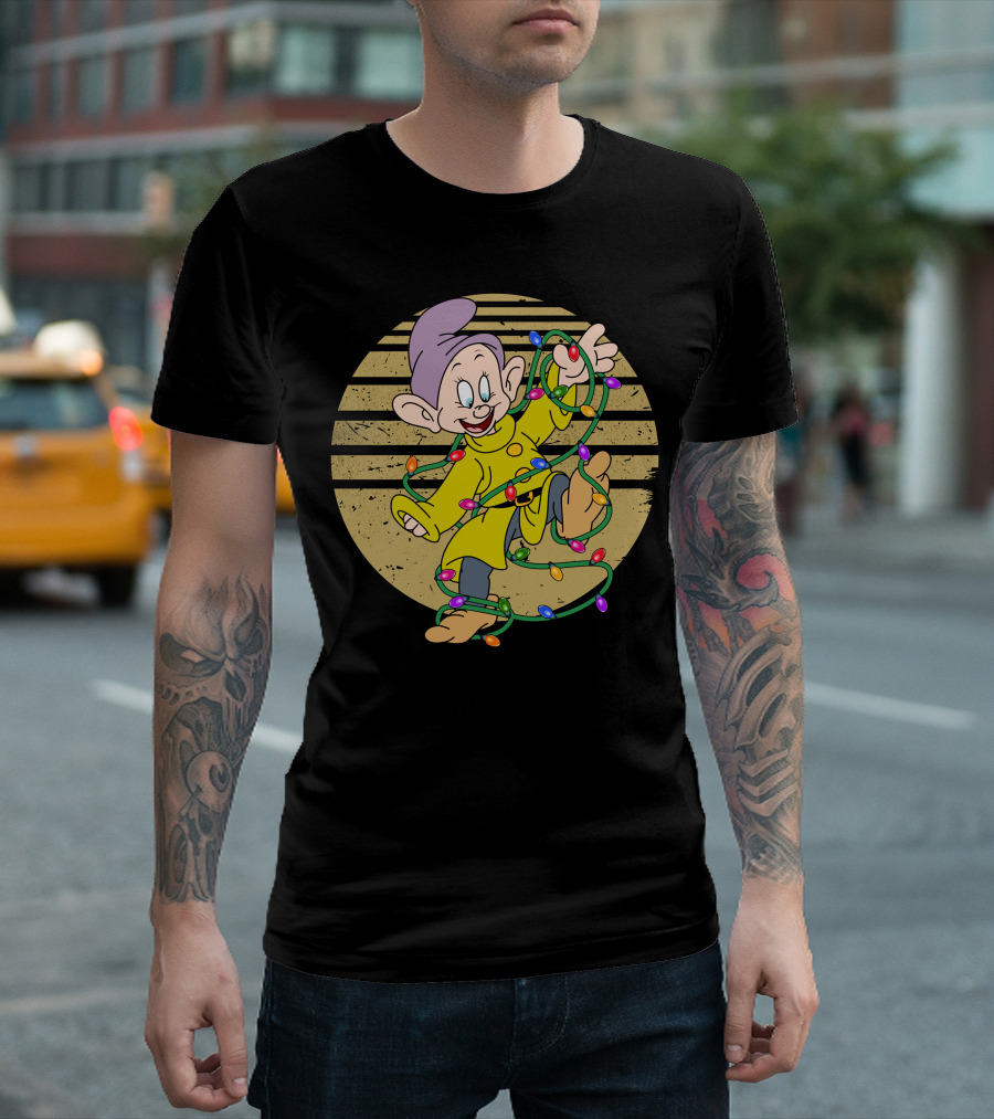 Dopey Wrapped In Christmas Lights Vintage Circle T-Shirt