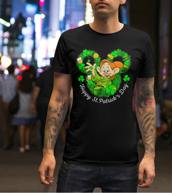 Dopey Happy St. Patrick's Day Shamrock And Beer Celebration Green Theme T-Shirt