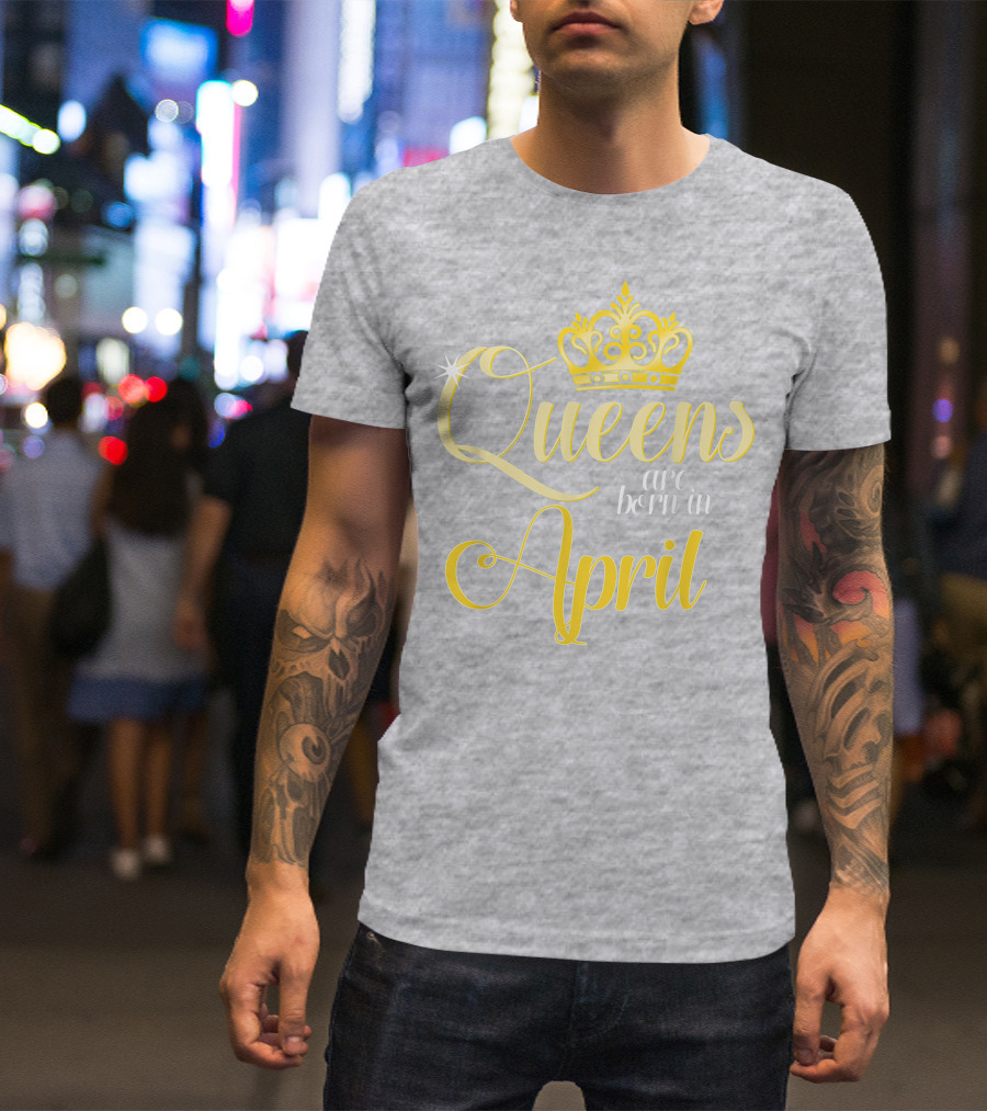 Queens Are Born In April Birthday Crown Decoration T-Shirt