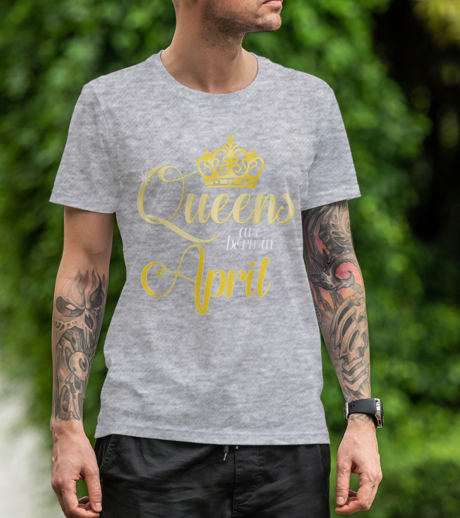 Queens Are Born In April Birthday Crown Decoration T-Shirt