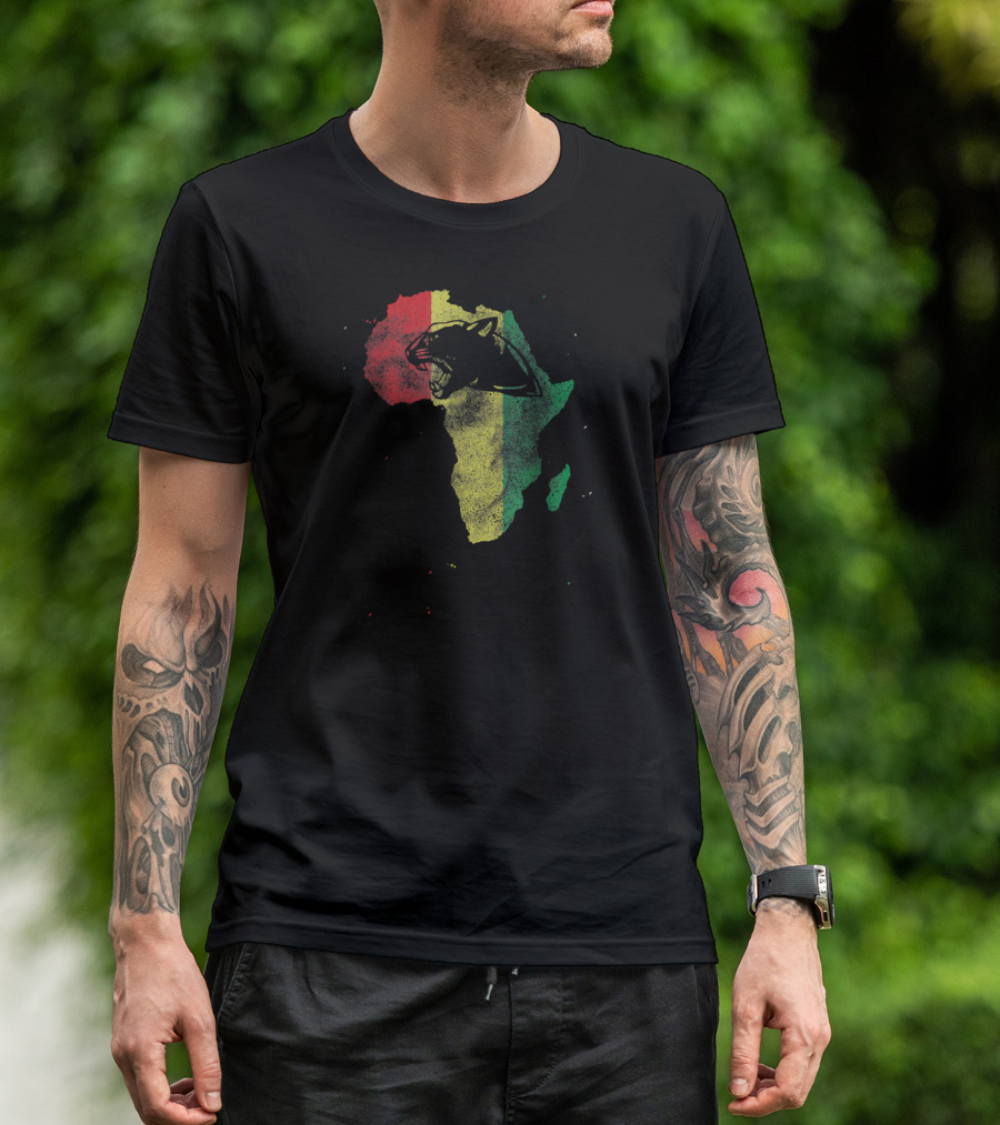 Black Panther Head On African Continent Red Yellow Green Background T-Shirt