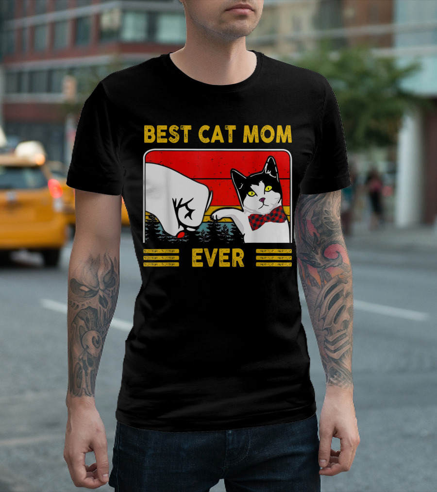 BEST CAT MOM EVER Retro Vintage Cat with Fist Bump and Bow Tie T-Shirt
