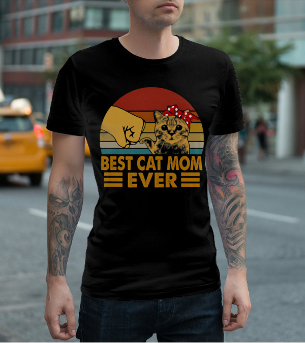 BEST CAT MOM EVER VINTAGE FIST BUMP WITH CAT BOW STRIPES T-Shirt
