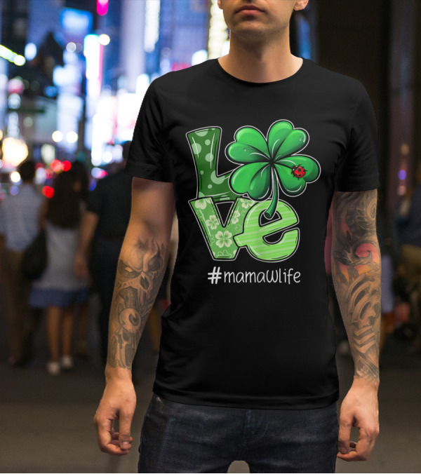 St Patricks Day LOVE Shamrock Clover Ladybug #mamawlife T-Shirt
