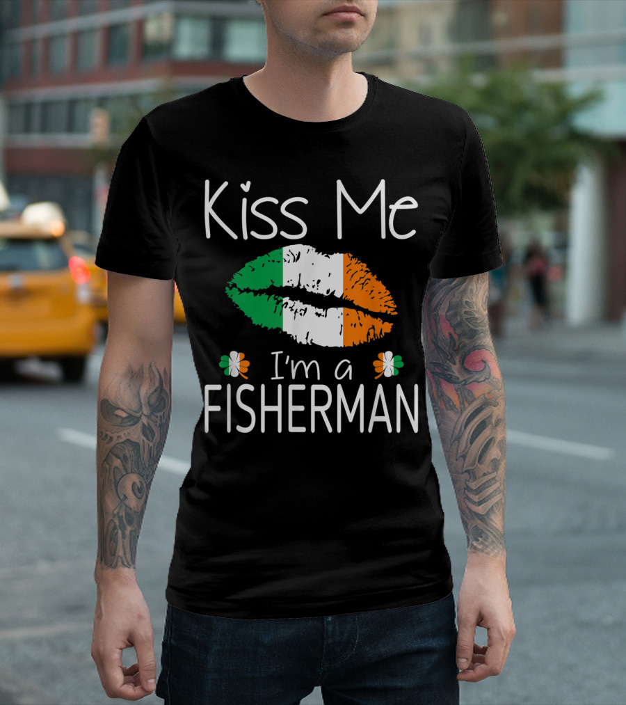 Kiss Me I'm a Fisherman Irish Flag Lips St Patrick's Day T-Shirt