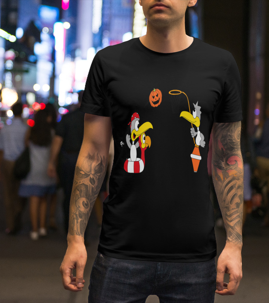 Seagulls Pirates Play Basketball With Pumpkin Halloween T-Shirt