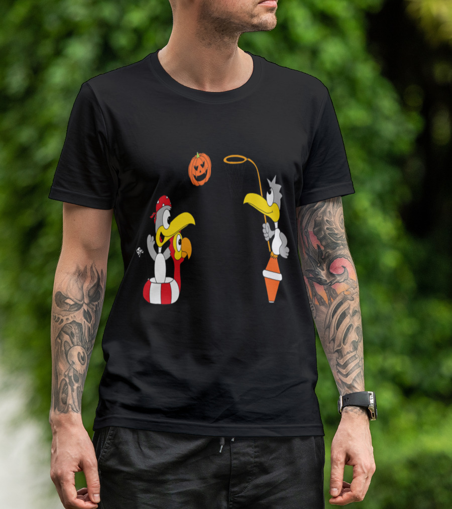 Seagulls Pirates Play Basketball With Pumpkin Halloween T-Shirt