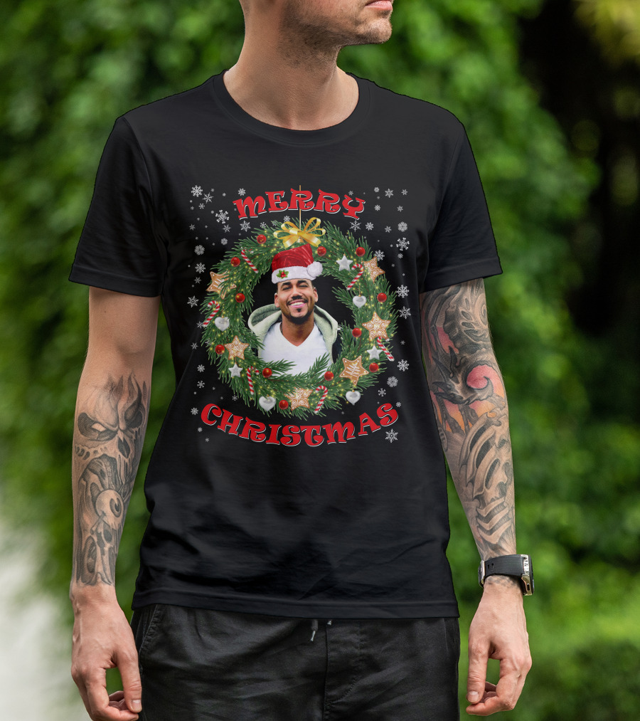Merry Christmas Romeo Santos Santa Hat Wreath T-Shirt