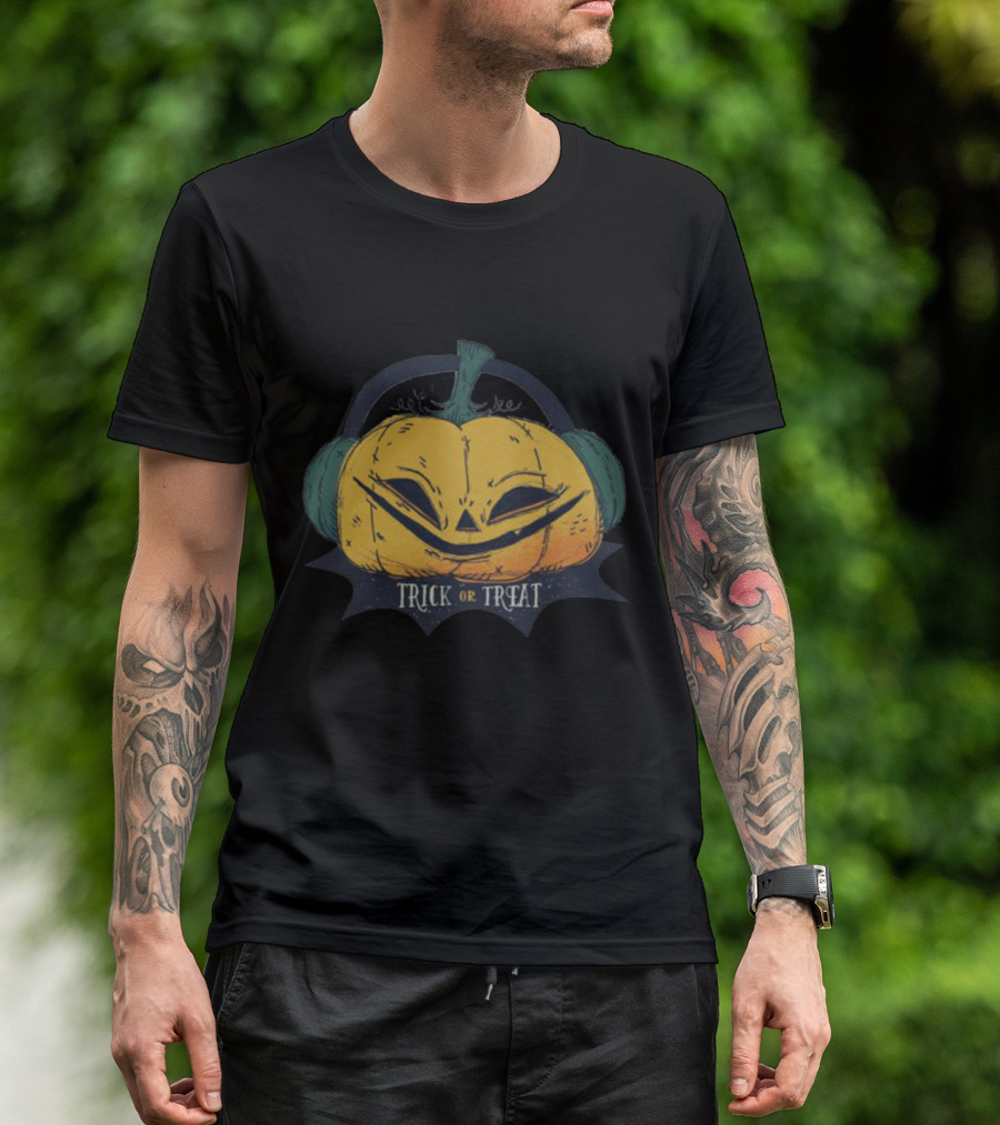 Trick Or Treat Pumpkin Listen Music T-Shirt