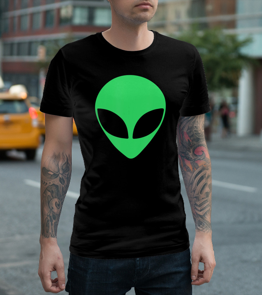 Green Alien Head 90's Style Retro UFO Extraterrestrial T-Shirt