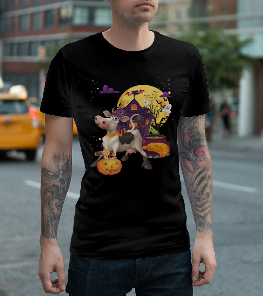 Cute Farm Cow Moo Witch Broom Pumpkin Halloween Ghosts Bats Haunted House Moon T-Shirt