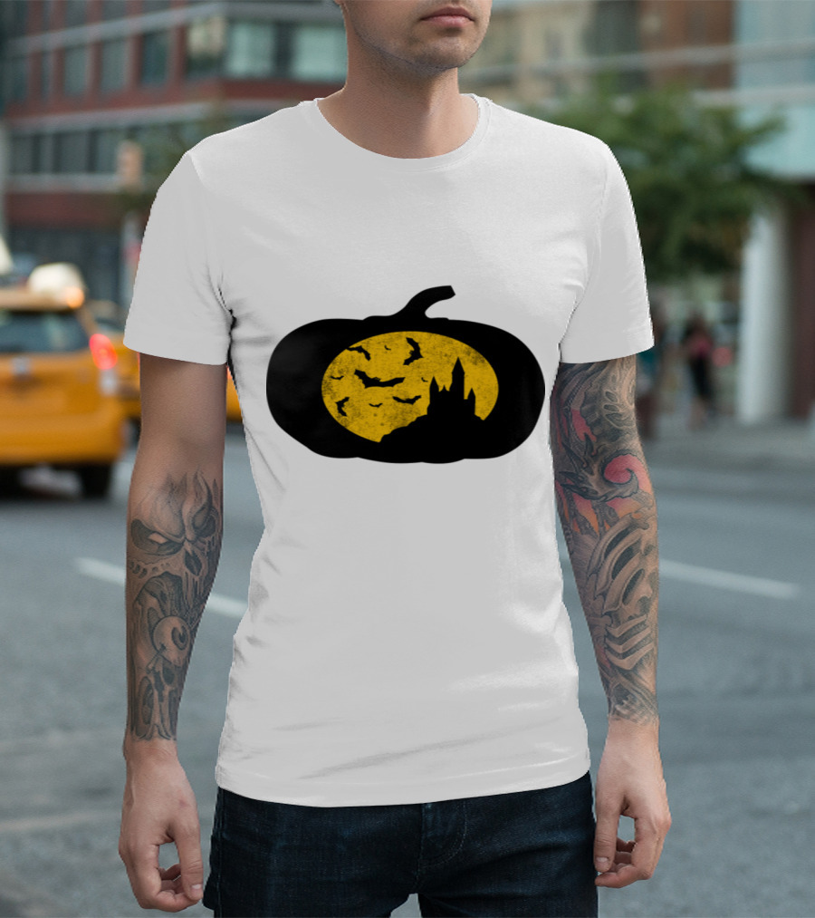 Creepy Castle Halloween Pumpkin Silhouette With Bats T-Shirt