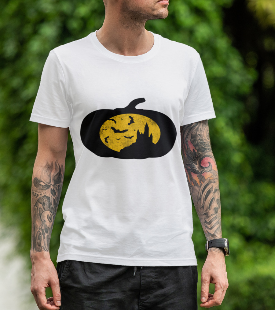 Creepy Castle Halloween Pumpkin Silhouette With Bats T-Shirt