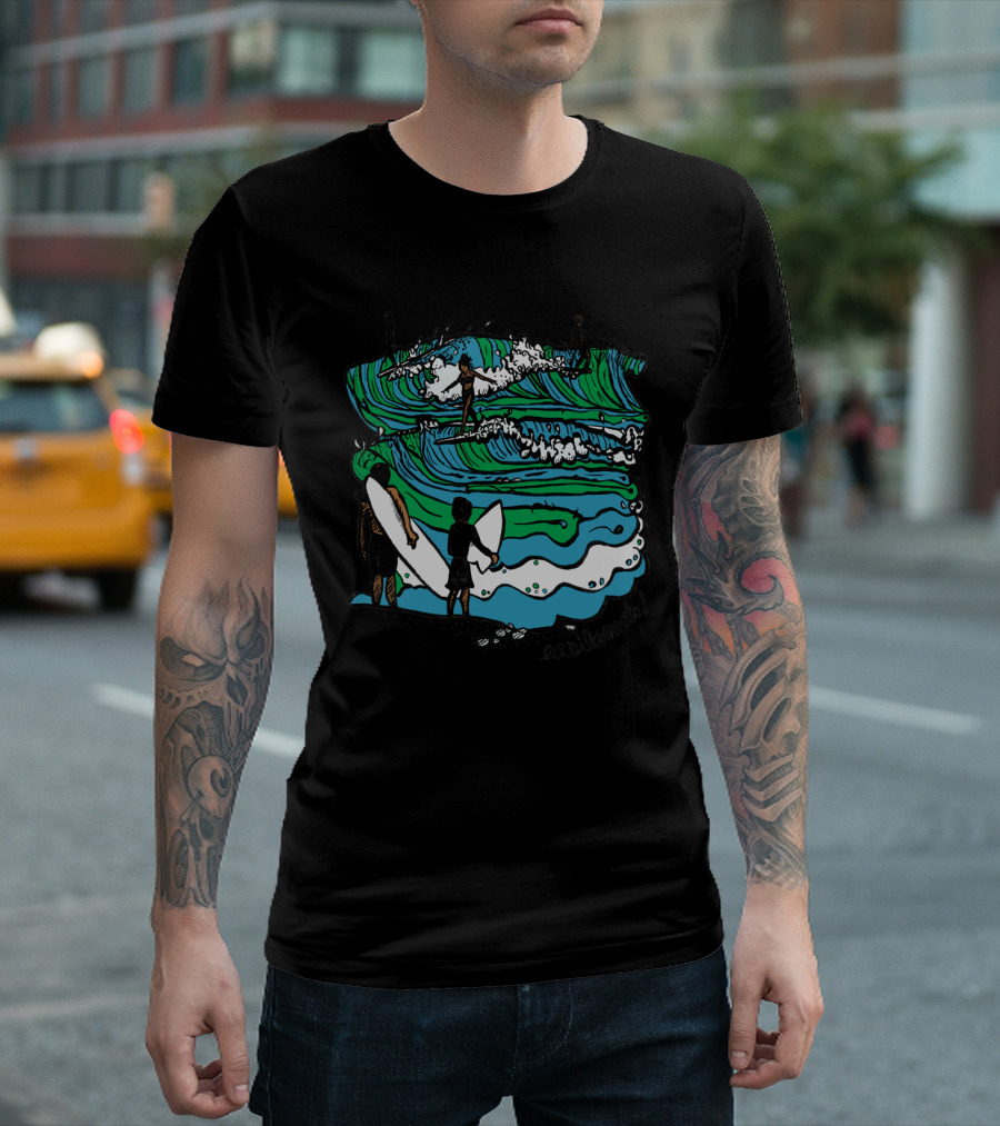 Easilamente Surfing Waves Dynamic Ocean Scene Surfboards T-Shirt