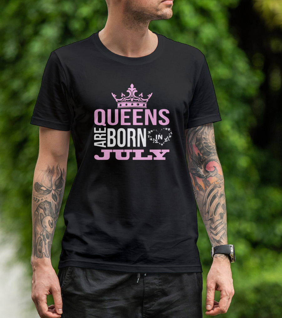 Queens Are Born In July With Pink Crown And Stars Motif T-Shirt