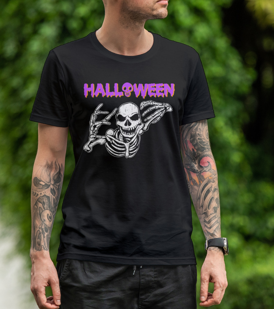 Halloween Creepy Skeleton With Skull Holiday T-Shirt