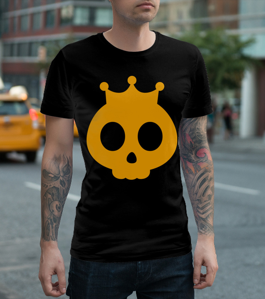 Crowned Skull Icon With Golden Emblem T-Shirt