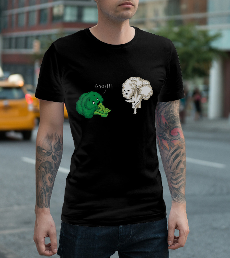 Broccoli Frightened by Ghostly Cauliflower - A Vegan Horror Story T-Shirt