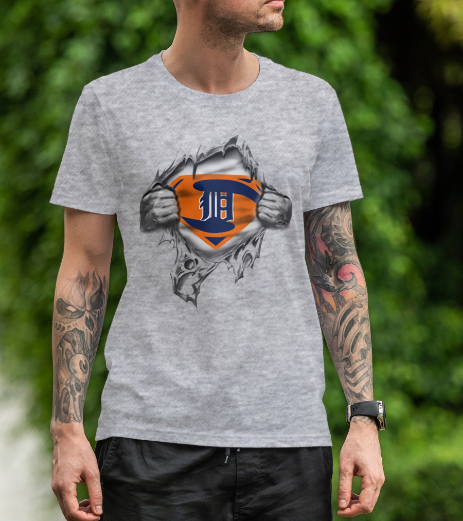 Detroit Tigers Superhero Logo Torn Metal Effect T-Shirt