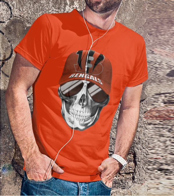 Cincinnati Bengals Skull With Cap And Mirrored Sunglasses T-Shirt