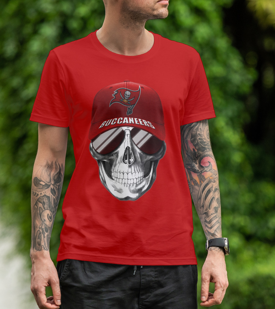 Tampa Bay Buccaneers Skull With Red Cap T-Shirt