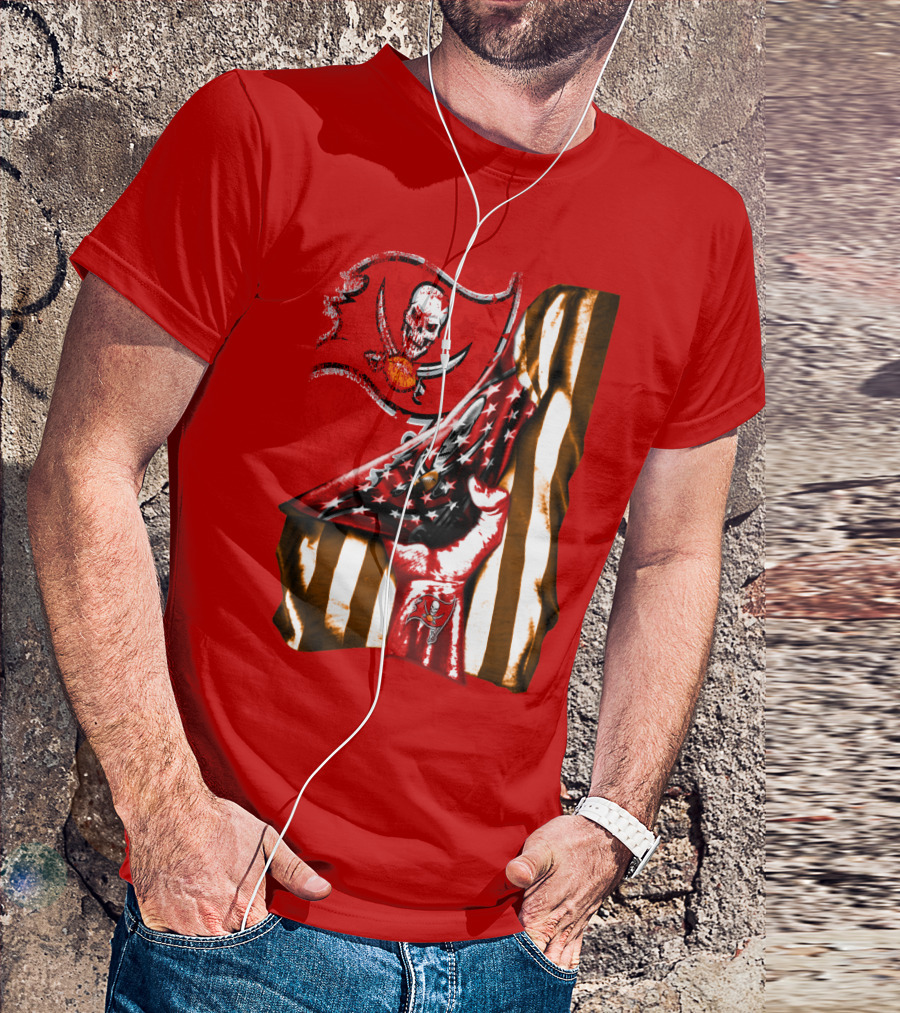 Tampa Bay Buccaneers Skull Flag And Hand With Stars And Stripes T-Shirt