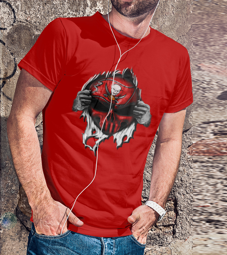 Tampa Bay Buccaneers Skull Face Peeling Back T-Shirt