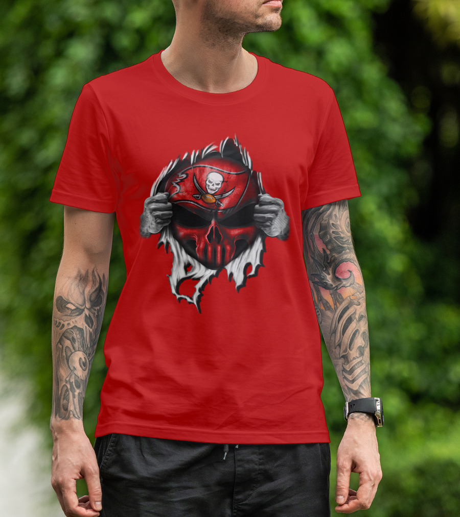 Tampa Bay Buccaneers Skull Face Peeling Back T-Shirt