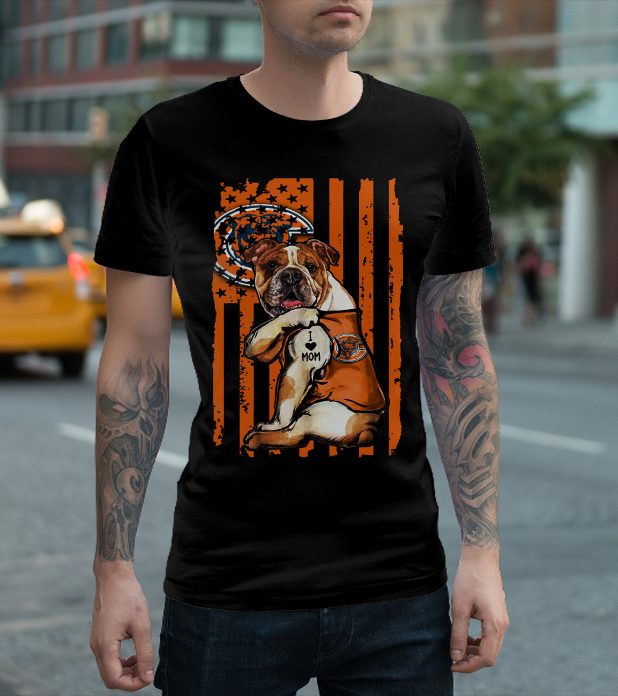Bulldog I Love Mom Chicago Bears Logo With American Flag Background T-Shirt