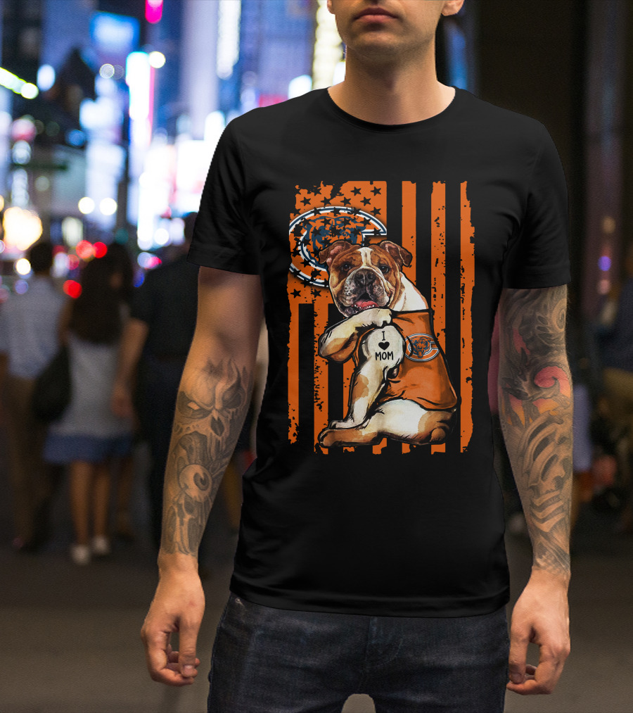 Bulldog I Love Mom Chicago Bears Logo With American Flag Background T-Shirt