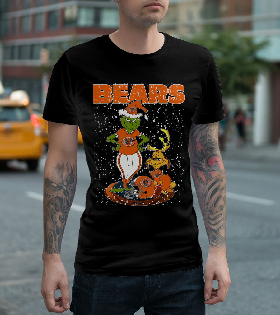 BEARS Grinchxmas CHICAGO BEARS Football Helmet and Santa Hat T-Shirt
