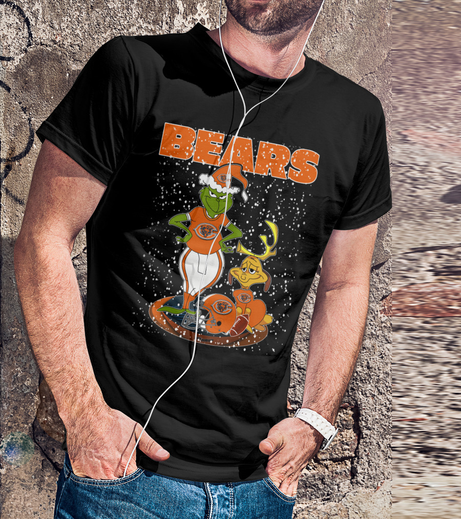 BEARS Grinchxmas CHICAGO BEARS Football Helmet And Santa Hat T-Shirt