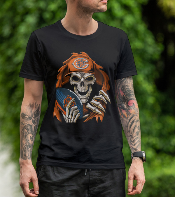 Skullbong CHICAGO BEARS Skeleton Holding Football T-Shirt