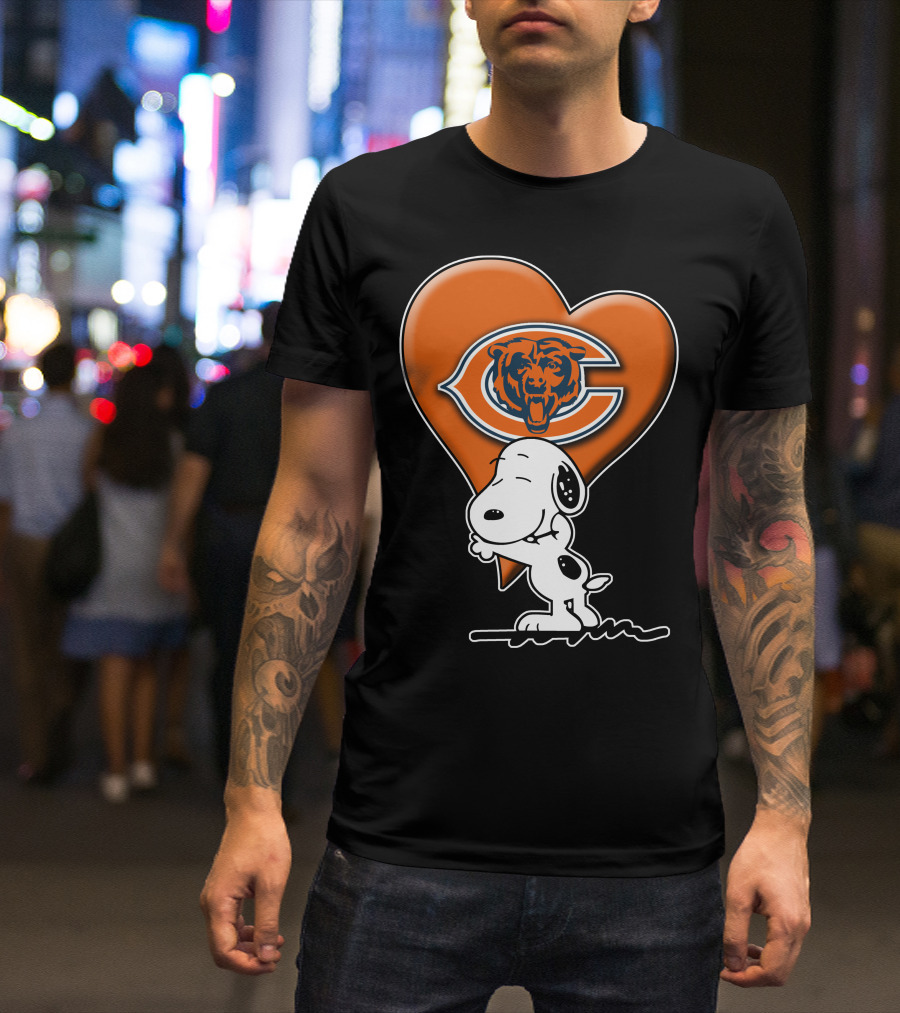 Snoopy Heart Chicago Bears Retro Logo Hug T-Shirt