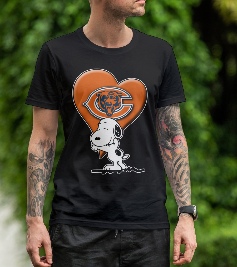 Snoopy Heart Chicago Bears Retro Logo Hug T-Shirt