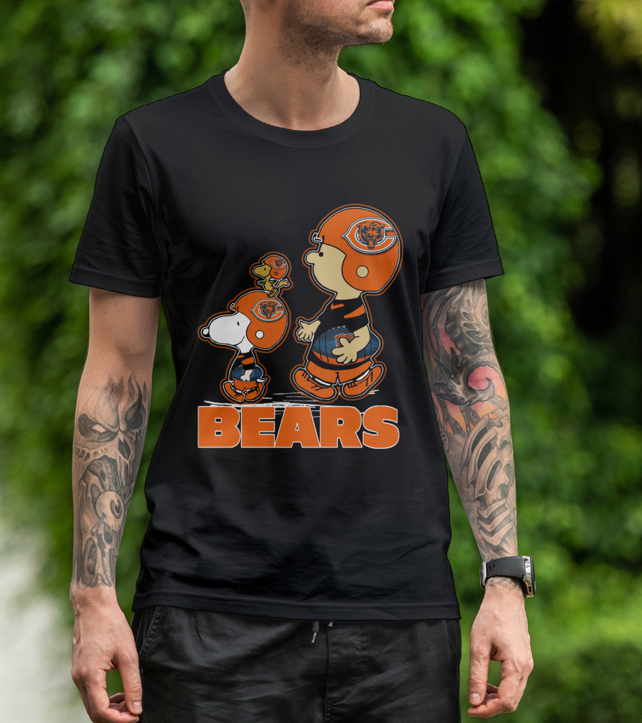 Snpfootball Chicago Bears Peanuts Characters In Bears Helmets T-Shirt