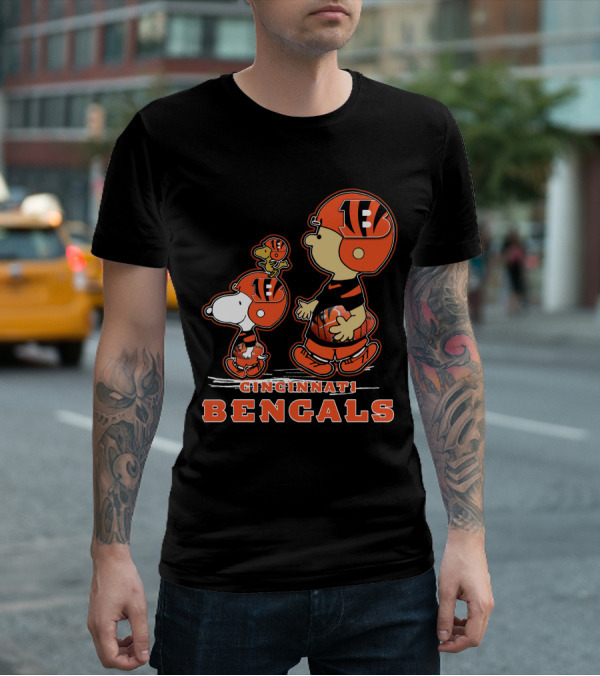 Cincinnati Bengals Snpfootball Charlie Brown Snoopy Woodstock Football Helmet T-Shirt