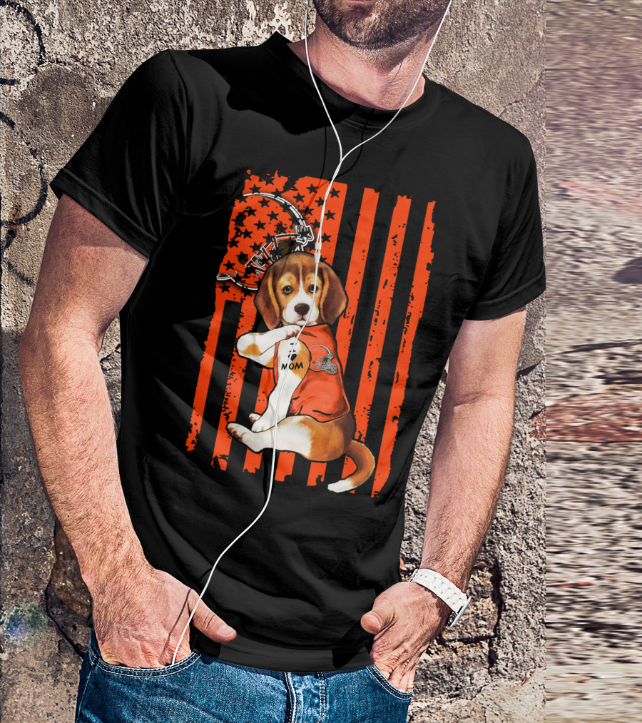Beagle I Love Mom Cleveland Browns Football Helmet And Stripes T-Shirt