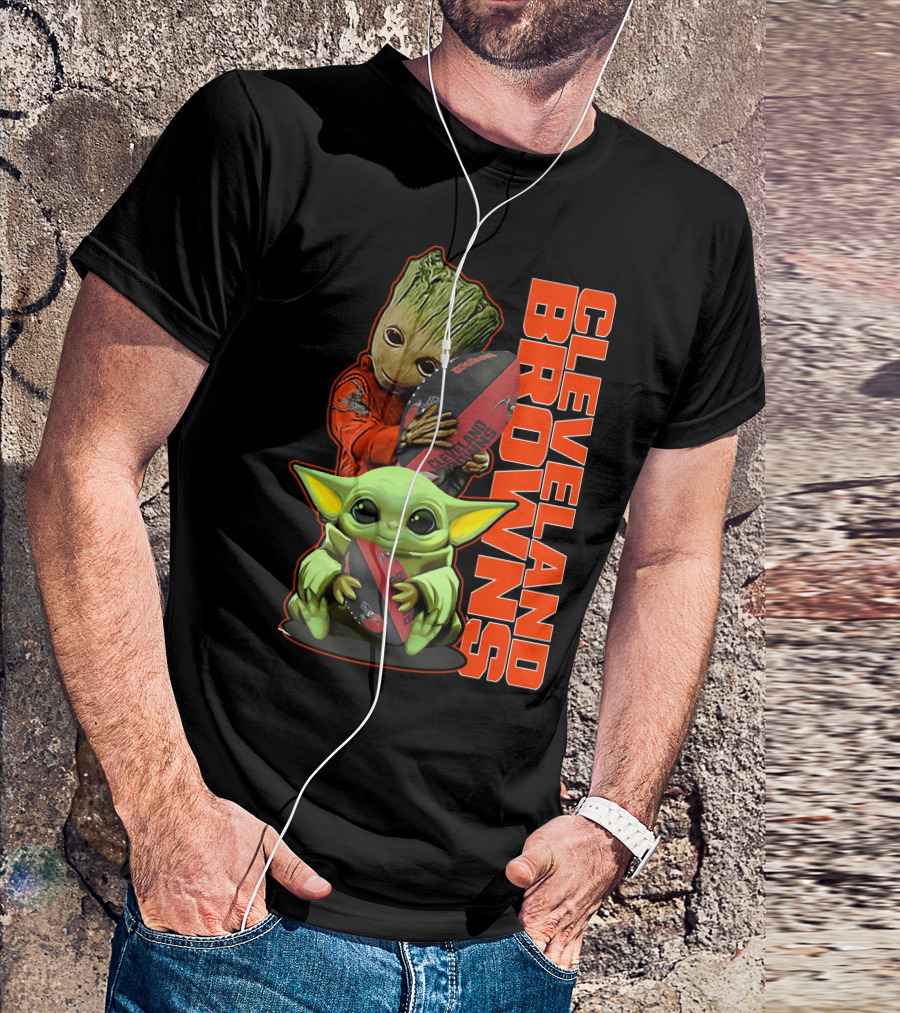 CLEVELAND BROWNS Groot And Baby Yoda Holding Football T-Shirt