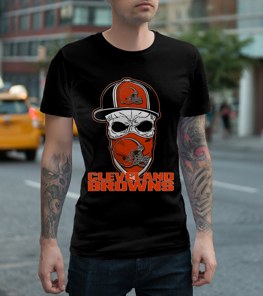 CLEVELAND BROWNS Skull Hat Football Helmet T-Shirt