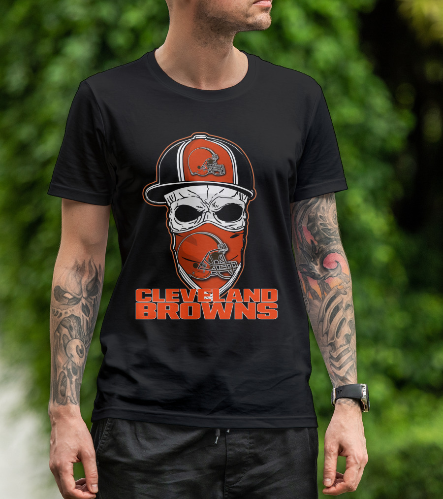 CLEVELAND BROWNS Skull Hat Football Helmet T-Shirt