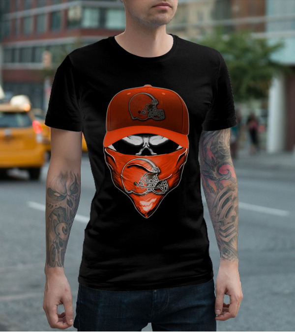 Skull Helmet Bandana CLEVELAND BROWNS Fan Gear T-Shirt