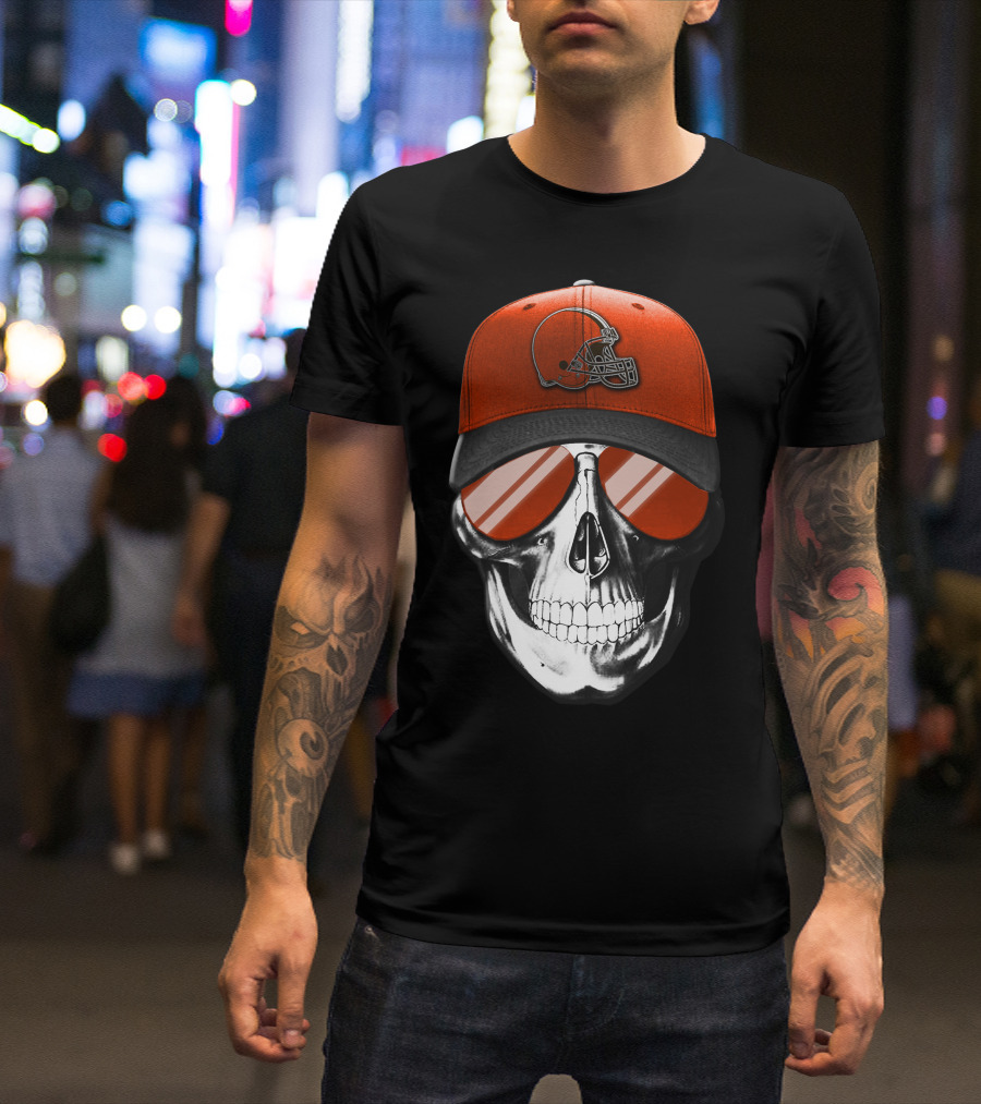 Skull With Cleveland Browns Helmet And Reflective Glasses T-Shirt