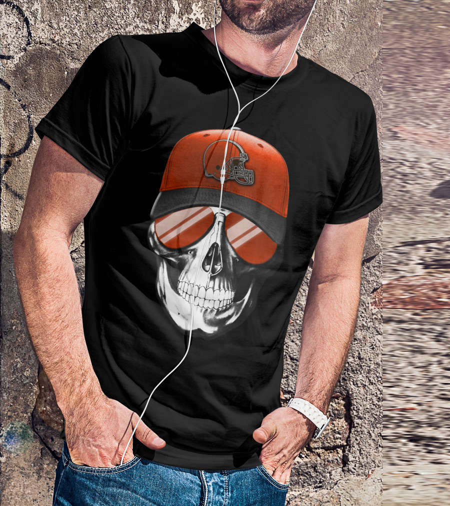 Skull With Cleveland Browns Helmet And Reflective Glasses T-Shirt
