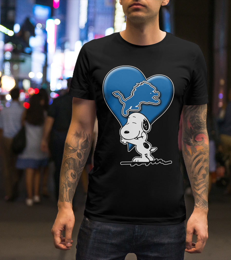 Snoopy Hugging Heart Detroit Lions T-Shirt