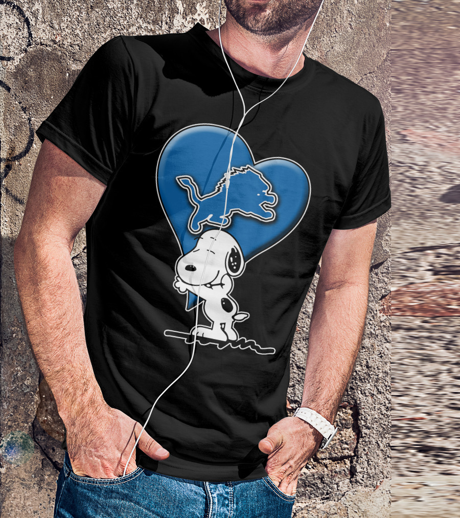Snoopy Hugging Heart Detroit Lions T-Shirt