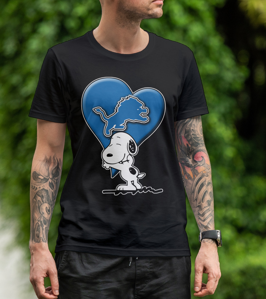Snoopy Hugging Heart Detroit Lions T-Shirt