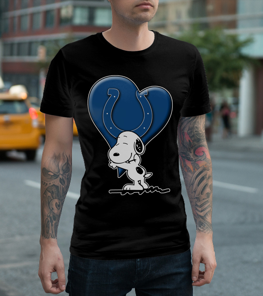 Snoopy Hugging Colts Horseshoe Heart Indianapolis Colts Snp T-Shirt