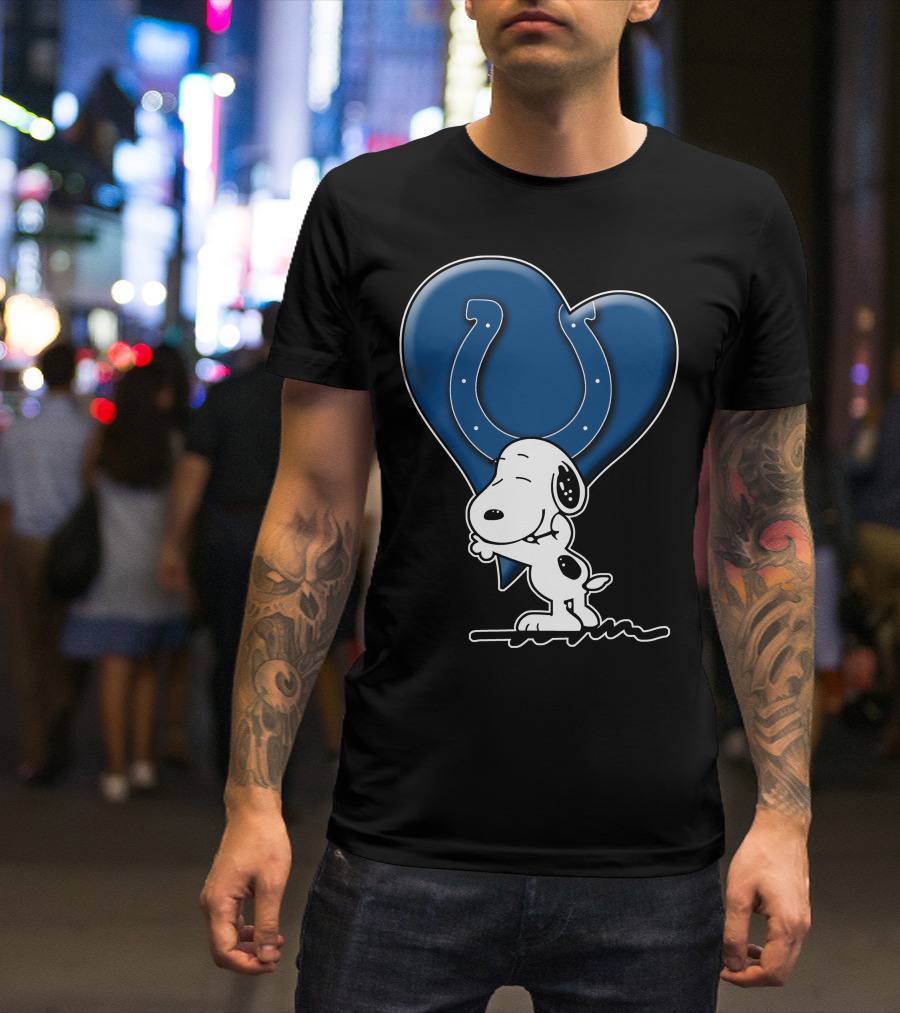 Snoopy Hugging Colts Horseshoe Heart Indianapolis Colts Snp T-Shirt